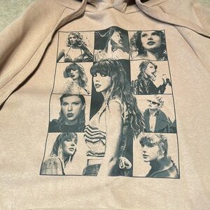 Taylor Swift sweat shirt *NEW*